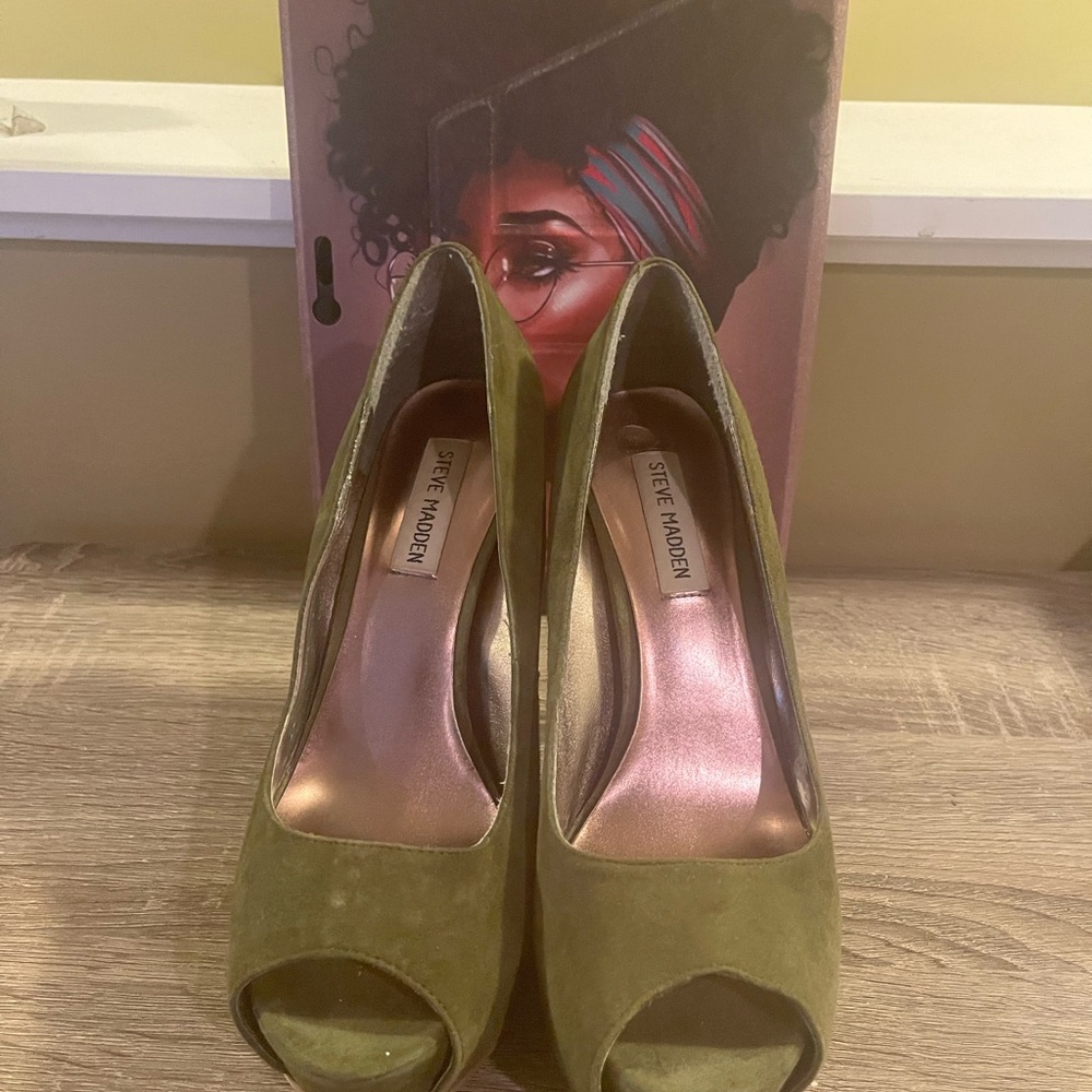 Steve Madden Olive Green Peep Toe Heels